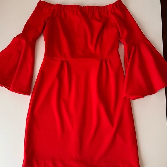 Trina Turk Red Dress. Bell sleeves. Can be worn over or off shoulders. NWOT 6 - Picture 4 of 6